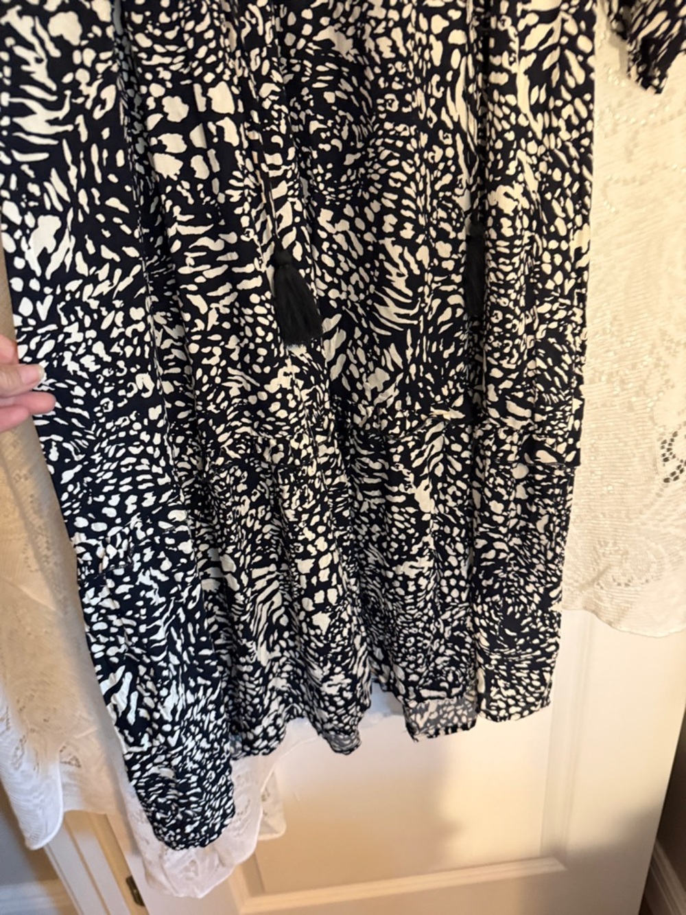 Umgee NWT Black & Ivory Abstract Print Tassel Tie Long Sleeve Tiered Midi Dress - Picture 4 of 5